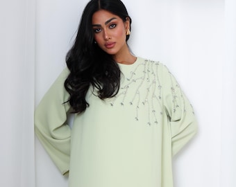 Abaya de lujo verde salvia con adornos de cristal / Vestido largo elegante y modesto para Eid, bodas y ocasiones especiales / Estilo abaya cerrado premium