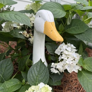 Garden Stake Cement Goose Head | Front Lawn Ornament | Porch Goose Statue | Weather Resistant Yard Art | Garden Decoration | Gardner Gift