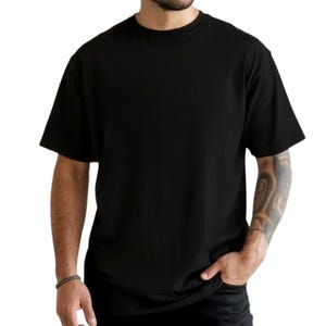 Svart herr-T-shirt, rund hals, streetwear-stil - Gildan kraftig bomulls-T-shirt