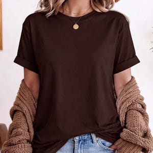 Camiseta de algodón marrón chocolate oscuro: camiseta básica minimalista, camiseta unisex de tejido grueso Gildan.