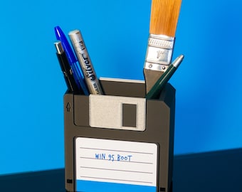 Floppy disk pen holder, customizable desk organizer, gift for nerds and tech fans, for home office & office