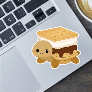 Sticker S'mores-schildpad | Schattige chibi-voedseldier | Vinylsticker, magneet of bumpersticker | Handgetekende kunst voortplanten, kunst puree van eten