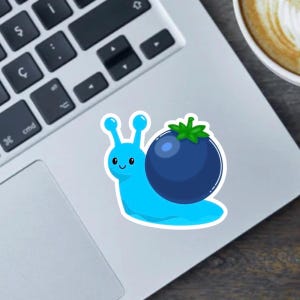 Escargot myrtille - Sticker, aimant ou autocollant de fruits mignons dessinés à la main - Art procréer - Décoration escargot en vinyle Cottagecore Kawaii
