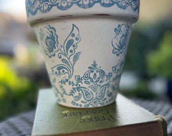 French Country Garden Terracotta pot - Medium/ decor/ flower/ stamped