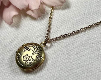 Vintage Brass Floral Locket Necklace: Adjustable Length, Keepsake Pendant
