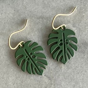 Monstera Blatt Ohrringe, Pflanzenohrringe, Für den Pflanzenliebhaber, Schweizer Käse Pflanze, Monstera Blatt Schmuck, Ohrring Geschenk, Natur inspiriert