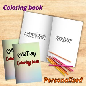 Puede incluir: Un libro para colorear personalizado con la palabra "CUSTOM" en la portada y en las páginas interiores. También son visibles las palabras "Coloring book" y "Personalized". Un juego de lápices de colores descansa sobre las páginas abiertas.