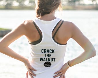 Knack die Walnuss Pilates Tank | Romana Pilates Cue-Shirt | Schulter Eingriff Racerback | Pilates Instruktor Geschenk | Contrology Bekleidung