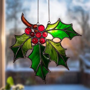 Holly Leaf Suncatcher, glas-in-loodraam hangend