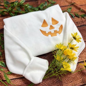 Pumpkin Embroidered Sweatshirt, Happy Pumpkin Jumper, Halloween Sweatshirt, Autumn Embroidery, Autumn Sweater, Halloween Costume Jumper