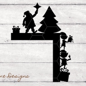 Puede incluir: Diseño navideño en silueta negra con Papá Noel sosteniendo una estrella, un árbol de Navidad y elfos. El diseño es para una puerta o un interruptor de luz e incluye el texto "Santa Corner". Formatos de archivo: SVG, PDF y PNG.