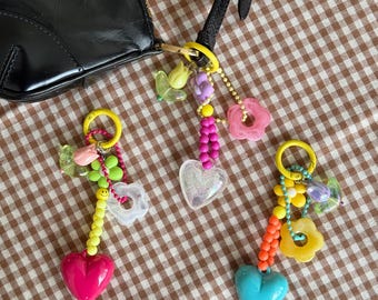 Colorful Beaded Heart Bag Charm Keychain – Handmade Kawaii Accessory with Flower Accents, Retro Y2K Pastel Cute Purse & Backpack Decoration