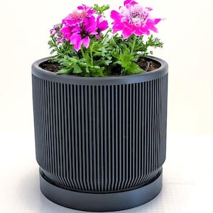 Mid Century Modern Ribbed Planter with Drip Tray - 11cm Diameter - Minimalist Indoor Plant Pot, small plant pot, indoor planter