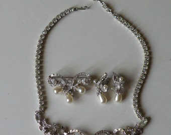 Hollycraft 1955 faux pearl clear rhinestone necklace, brooch, clip-on earrings. Set.