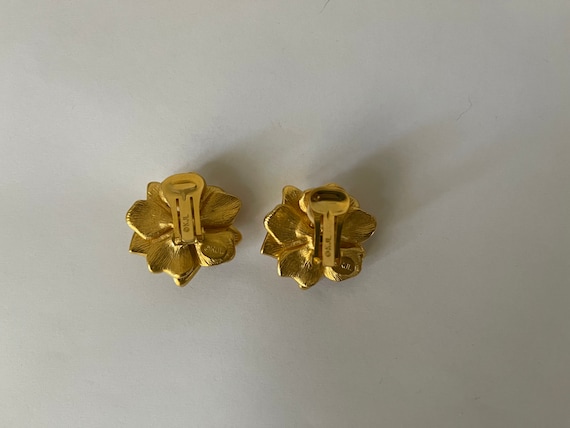 KJL Kenneth Jay Lane Satin Gold, matte gold dogwo… - image 5