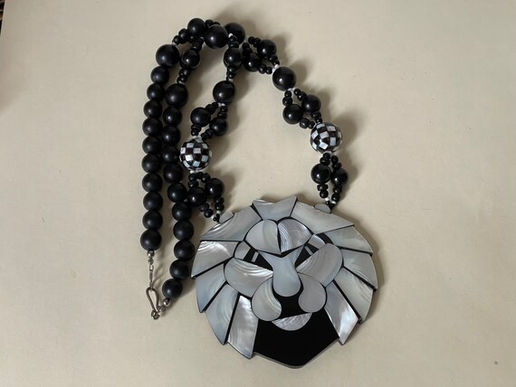 Lion Shell Inlay Mother of pearl inlay lion pendant, black beads, moth… - Gem