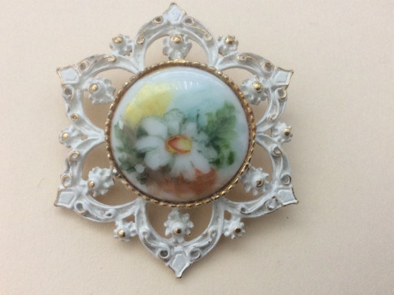 Hand painted porcelain flower brooch, daisy flowe… - image 2