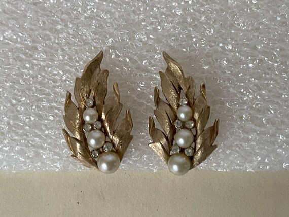 Trifari faux pearl, rhinestone leaf clip-on  earr… - image 3