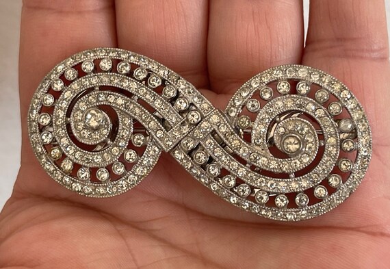 Duette brooch 2024