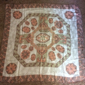 Foulard En Soie Vintage Laura Biagiotti - 80x80 Cm - Jaune - Occasion Bon état - Accessoire élégant