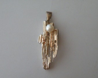 Fine silver . 999 natural pearl  Modernist pendant. Scandinavian design. Handmade.