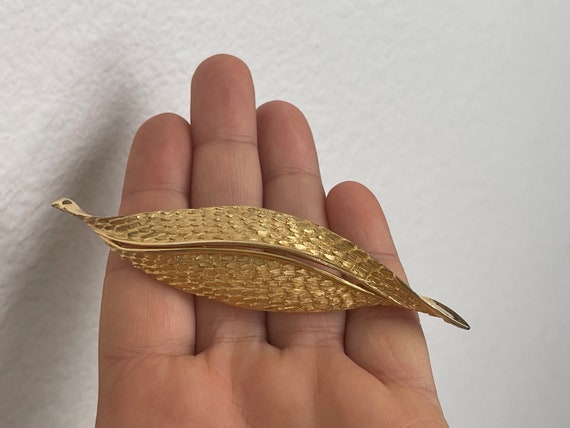 Spilla decorativa a forma di foglia d'oro, alla moda, per donne