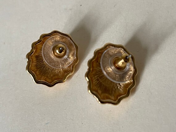 Monet faux pearl oval  stud earrings - image 5