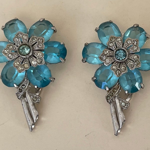 H. Pomerantz inc. pot metal blue flowers dress clips. Art Deco. Pair