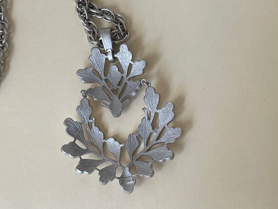 Trifari matte silver, satin silver leaf pendant w… - image 3