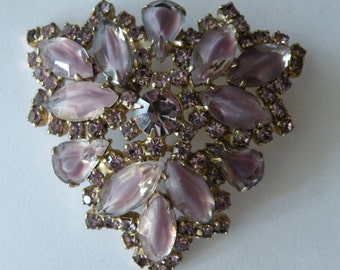 Juliana o Juliana estilo púrpura blanco vidrio esmerilado givre, broche de diamantes de imitación