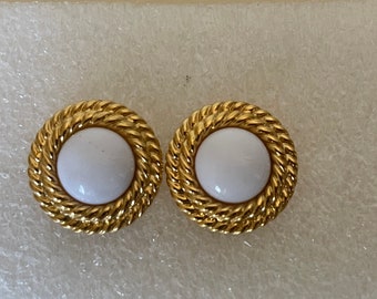 DIY : Une paire de boucles d’oreilles inspirées des Nymphéas de Monet