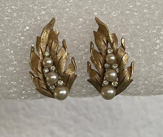 Trifari faux pearl, rhinestone leaf clip-on  earr… - image 2