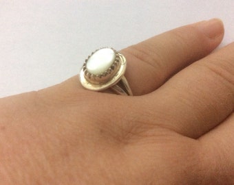 Sterling silver 925 MOP Mother of pearl ring. Size - 7 3/4