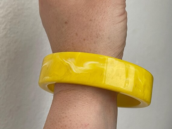 Yellow, marbled pattern bangle plastic bracelet - image 3
