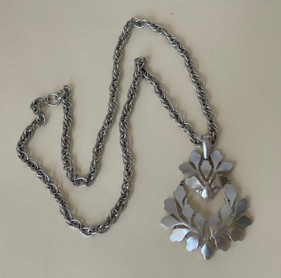 Trifari matte silver, satin silver leaf pendant w… - image 1