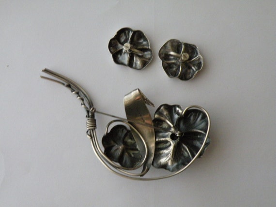 Sterling silver pansy flower brooch, pin, screw-b… - image 4
