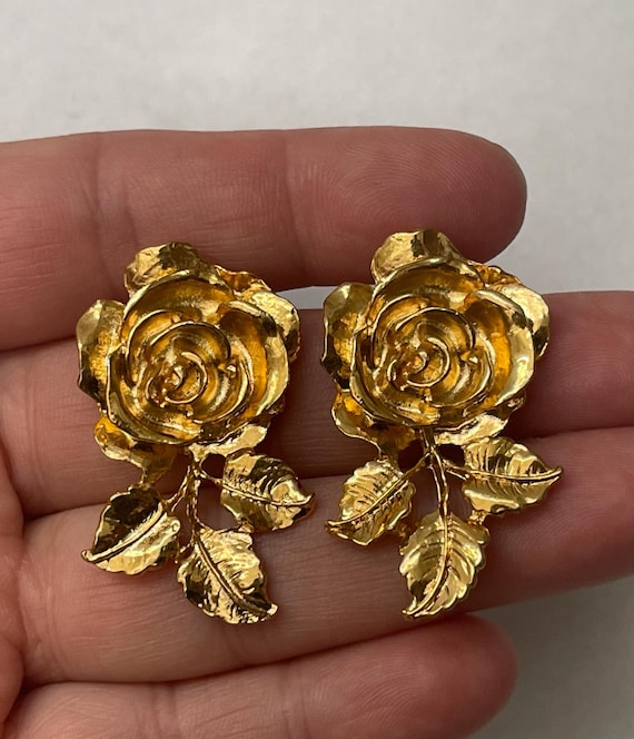 Judith Woracek Mullen yellow gold tone roses leaves earrings