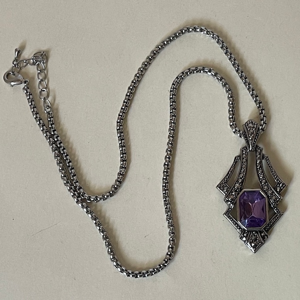Avon Art Deco style purple, amethyst rhinestone, marcasite look, silver tone chain pendant necklace