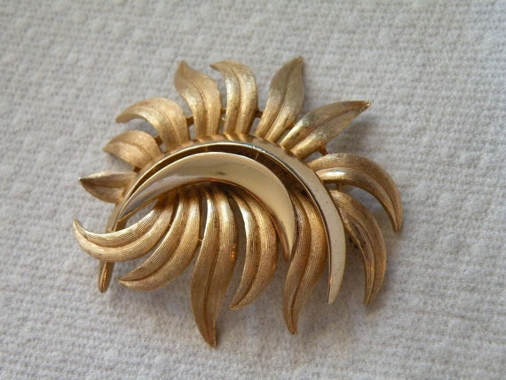 Trifari leaves leaf brooch pin - image 1