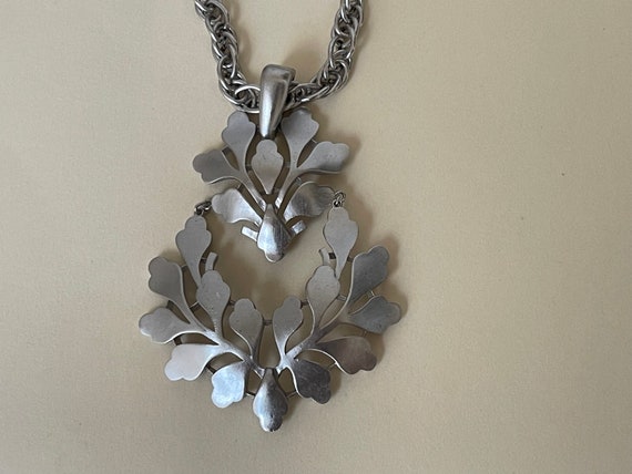 Trifari matte silver, satin silver leaf pendant w… - image 5