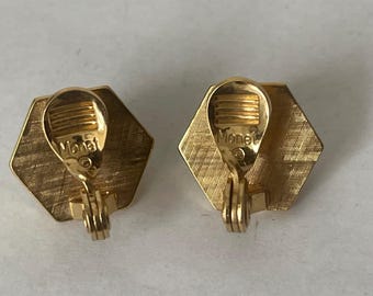Pornographie La disposition gang boucles d oreilles clips monet lecteur coup doe