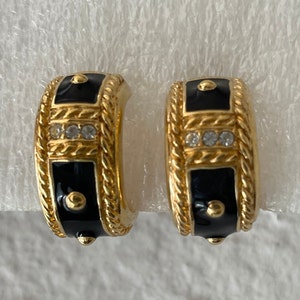 Swarovski Signed Swan logo Klare Swarovski Crystals, black enamel Creolen Ohrclips