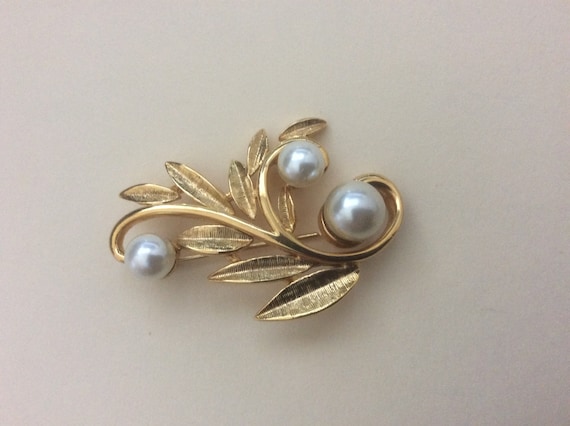 Napier faux pearl leaf brooch pin. Pearl Collecti… - image 2