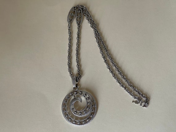 Trifari silver plated swirl pendant with chain, n… - image 5