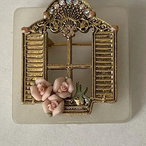 1928 unmarked Gold Tone Openwork Victorian Window Brooch with Pink porcelain roses