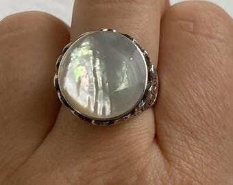 SAMUEL B.  Mother of Pearl Sterling Silver 925  Bali Ring size 9 1/4
