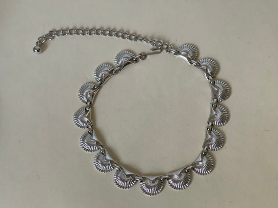 Coro silver tone shell necklace - image 4