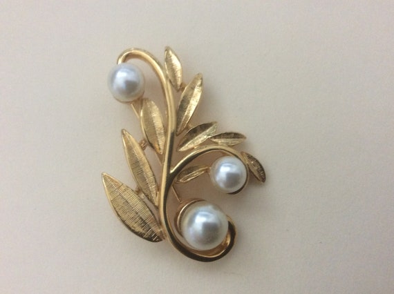 Napier faux pearl leaf brooch pin. Pearl Collecti… - image 1