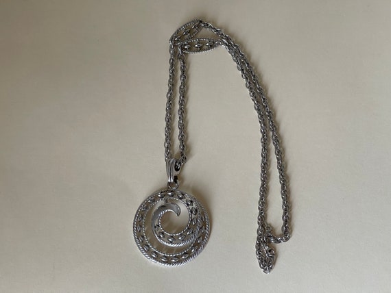 Trifari silver plated swirl pendant with chain, n… - image 2
