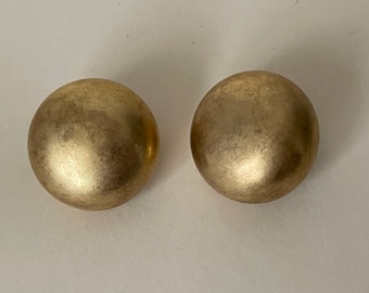 Erwin Pearl matte gold, satin gold  dome button clip-on  earrings